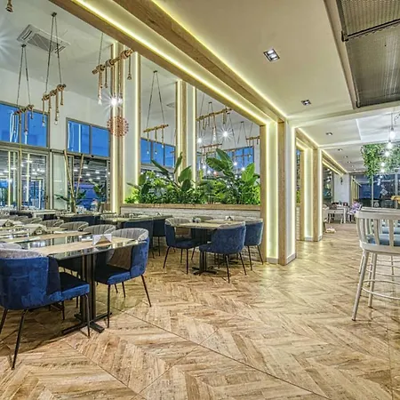 Four Seasons Life - Luxury - With 2 Bedrooms Apartament *